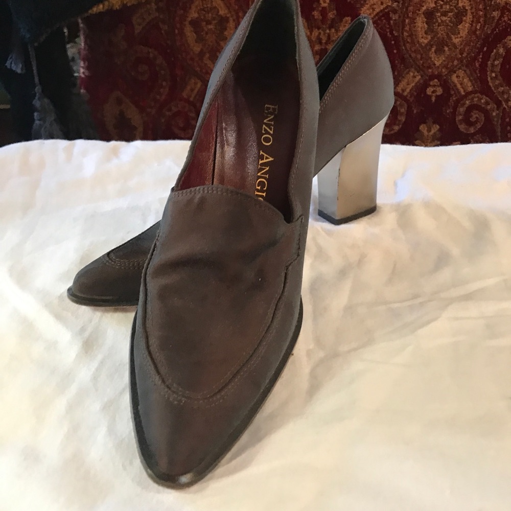 ENZO ANGIOLINI Brown Silk Pumps w/ Silver Heels; 6